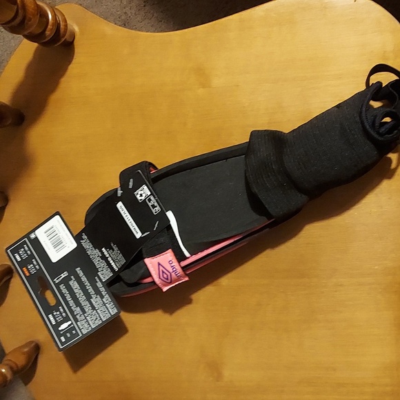 NWT Umbro stirrup shinguards - Picture 2 of 2